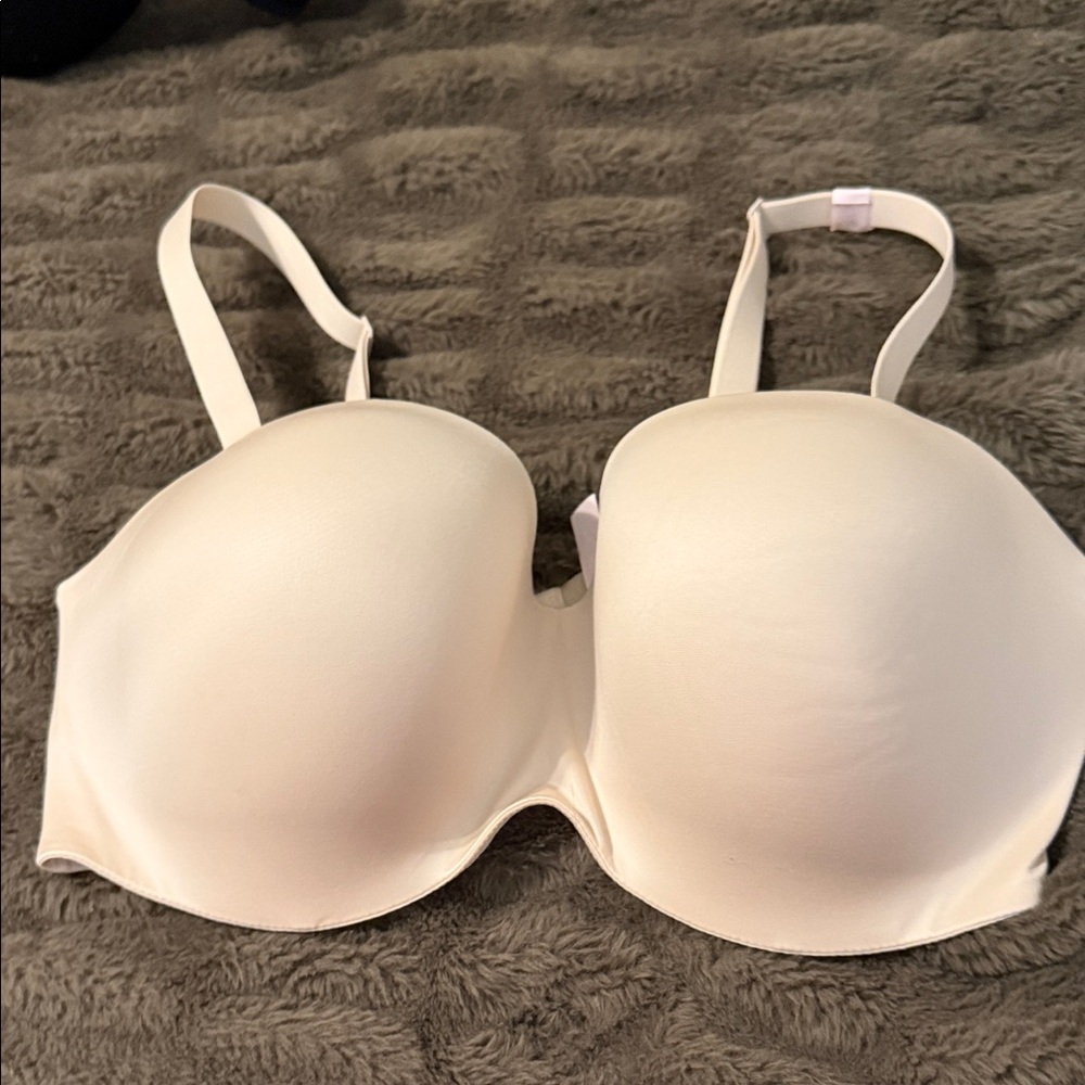 Victorias Secret Everyday Smooth Strapless Convertible Bra - Nude 42D